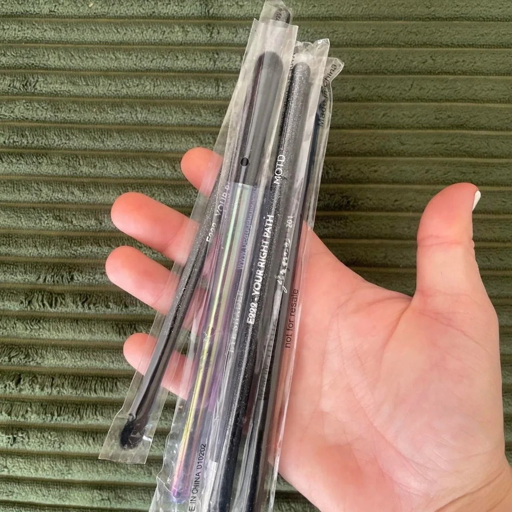 Bundle of 5 make up brushes